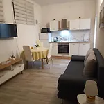 Mira 2 Apartman *