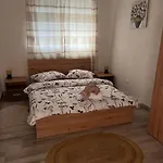 Mira 2 Apartman *
