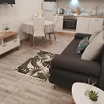 Mira 2 Apartman *